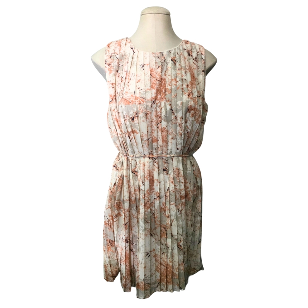 ENTRO Alexa Pleated Floral Dress Belted Medium - Picture 9 of 12